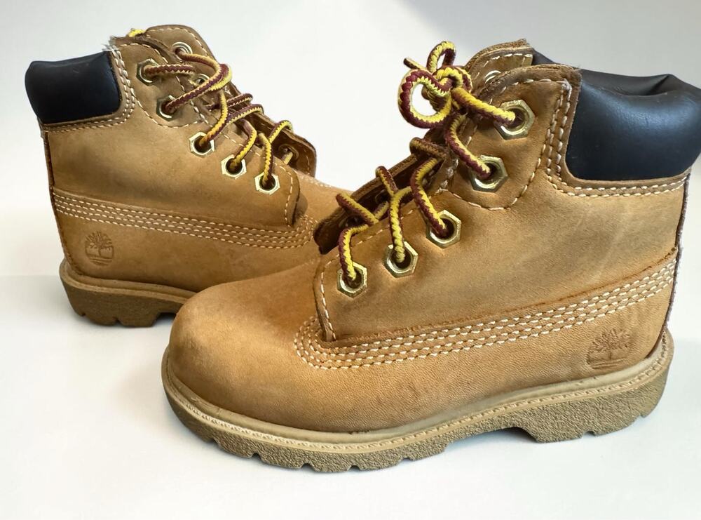 Timberland Classic Boots 6" 
Tan Boys size 7 Waterproof Toddler